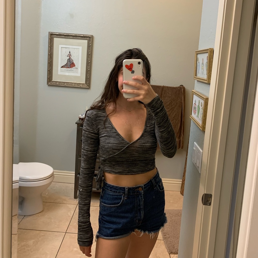 Cropped long sleeve top